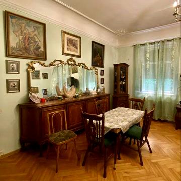 2-к квартира з двориком в центрі