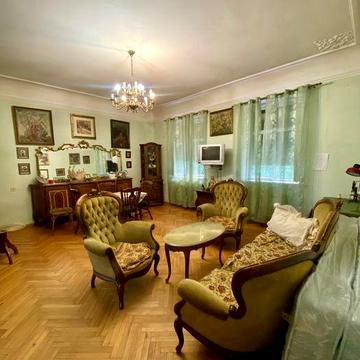 2-к квартира з двориком  в центрі