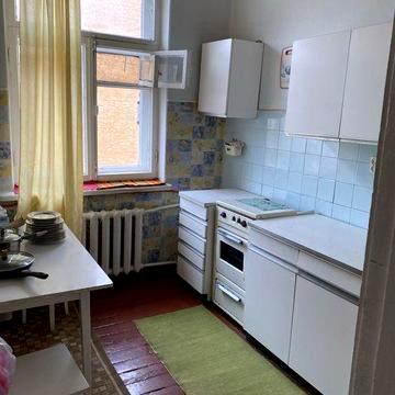 Двухкомнатная квартира в городе Белгород Днестровский 54,2м2 в центре 2этаж двухэтажки.