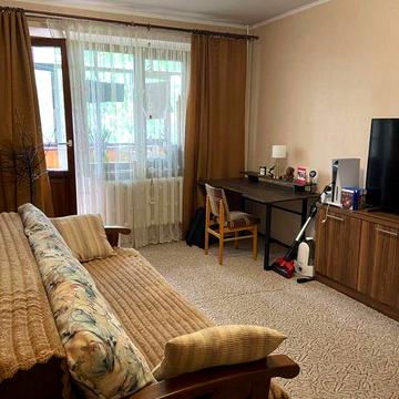 продам 2-кімнатну квартиру. Вул. Лесі Українки