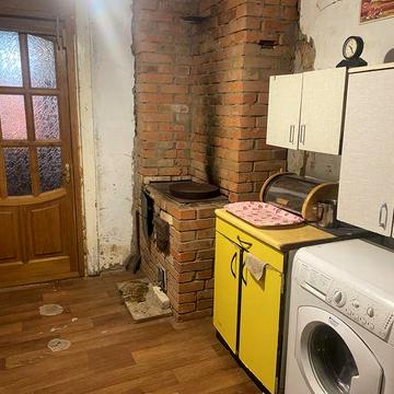 Продається частина домоволодіння  з гаражом  по вул.Бр.Міллер.