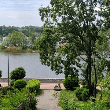Центр. Оренда 1 кімнатної квартири-студії з видом на Дніпро.