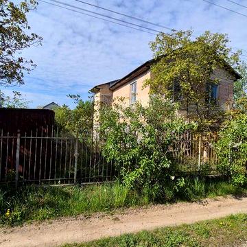 Будинок біля озера
