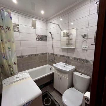 Сдам 2 кімнатну мебльовану квартиру в центрі міста, пл. Визволення.