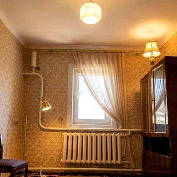 Затишна оселя у центрі Млинова  | частина будинку з ділянкою