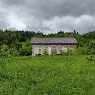 Незавершене будівництво з землею