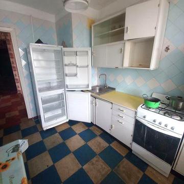 Простора двукімнатна з великим балкономв оренду
