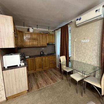 Сдам 2 комн квартиру возле метро Дворец  Украина