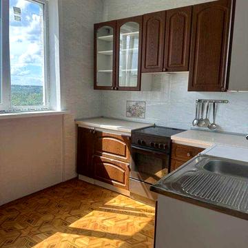 Продам 3-х кімнатну квартиру по вул. Леся Сердюка 18