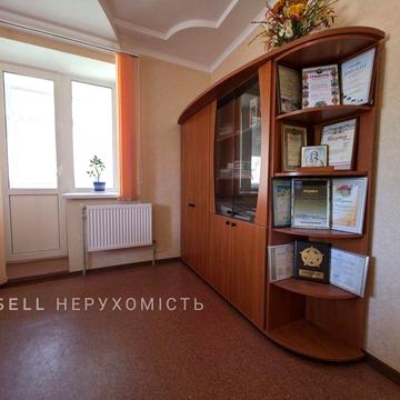 Простора 4-кімнатна квартира 116 м² в новобудові на 1 поверсі