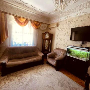 Продам  3 кв сталинка 1 мин м. Левада