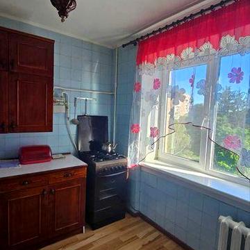Поділ. В оренду 2 - кім. квартира чеського планування .