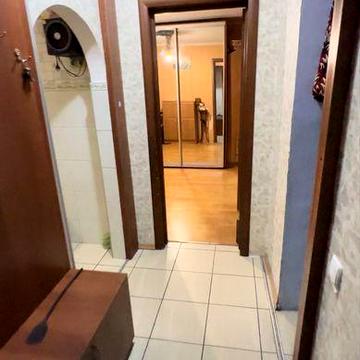 Продам 2-х комнатную квартиру в центре Авангарда