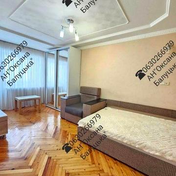 Продам 1-кімнатну квартиру, район 8-9 школи, третій поверх
