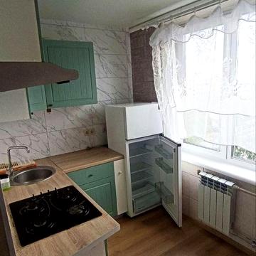 2 квартира м. Спортивная, м. Защитников Украины, ул. Тарасовская