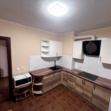 Простора 1к біля метро. Генератор. Готова до заселення. Без комісії