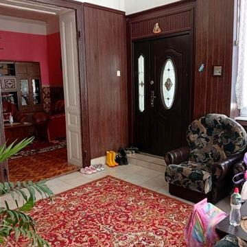 Продається старовинний словацької забудови особняк  в селі Косонь,біля