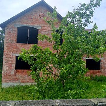 Продам будинок біля міського озера