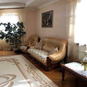 Продається красивий двухповерховий будинок в селі Ствнішівка
