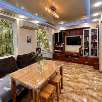 Продаж 2к квартири на Черемушках | вул. Героїв Крут
