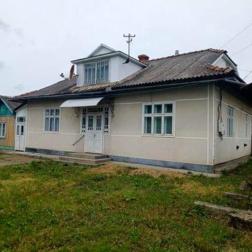 Продаєця будинок