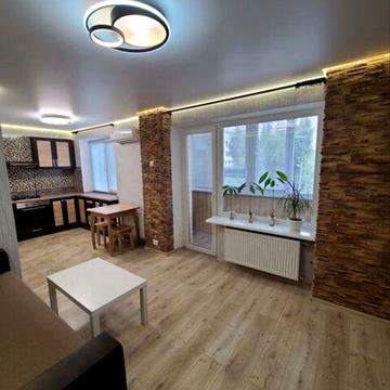 Сдам 2х ком квартиру на Тополе! С ремонтом.