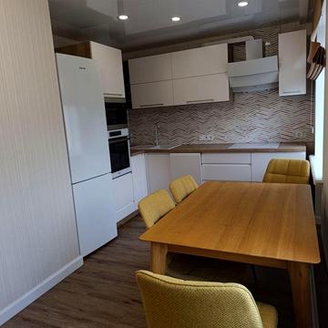 Продам 4 х ком. квартира ремонт  Красный Камень 4