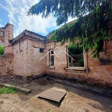 Продаж будинку , 3 окремі кімнати, кухня 18,9. Гараж ( поряд Поштовий)