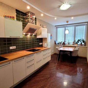 Валерія Лобановського просп. (Червонозоряний), 4-Б