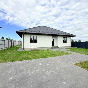 Будинок 125 м² у Дмитрівці, ділянка 11 соток, тераса 20 м² — $195 000. Тепла підлога, камін, керамограніт. До центру 5 хвилин пішки.