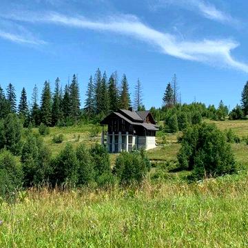 Продаж будинку у Карпатах з 1,64 га землі та панорамними краєвидами в  с.Микуличин