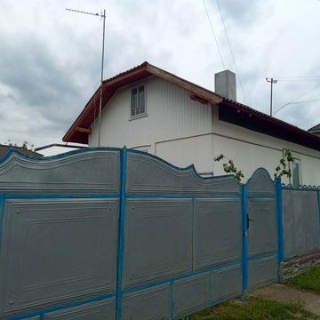 Будинок і земельна ділянка центр села