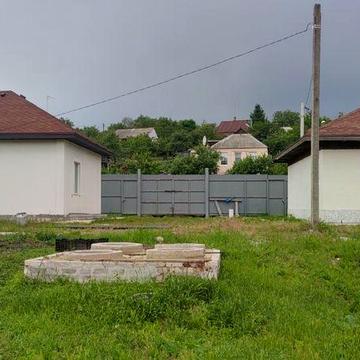 Дом новострой поселок Высокий со своим прудом .