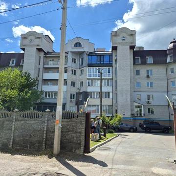 Продам дворівневу квартиру в тихому центрі