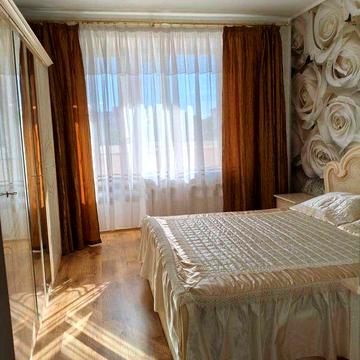 Продам 3-х кімн. кв., автономне опалення, центр.