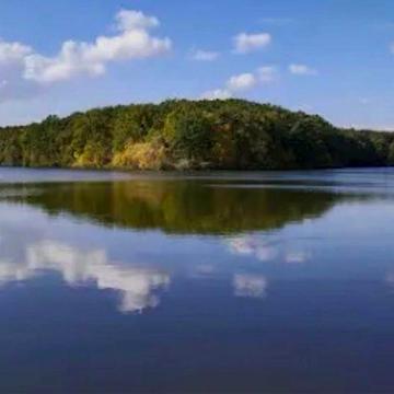 Будинок  на першій лініі ставка «Панські Штани»