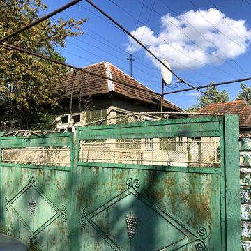 Будинок поруч з Мукачевом