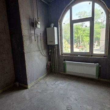Квартира с индивидуальным отоплением. Закрытая  территория. Парк и пляж рядом