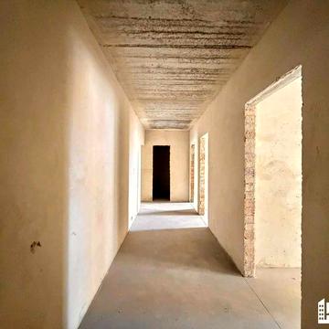 Трикімнатна квартира поруч центру в готовому будинку