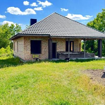 && Будинок біля водойми