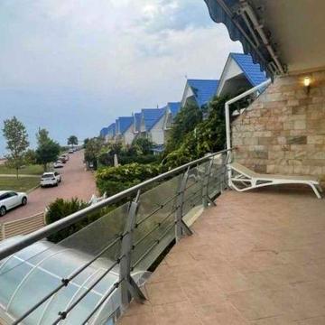 Шикарный дом в 20-ти метрах от моря! Совиньон Таласса