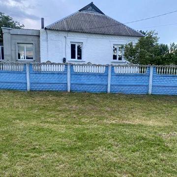 Продаж добротного будинку з каміном та зручностями в  будинку в с Гродзево