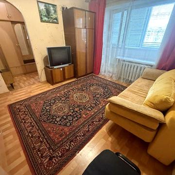 1-на на Сєдова в цеглі середній поверх