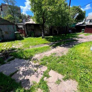 Продам квартиру на землі ,,Тихий центр,,