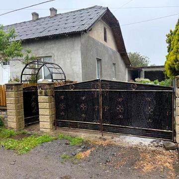 Продається 2 будинки на 1 подвірї