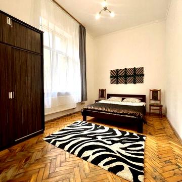 Продаж 2-кім. квартири 42 м.кв., в. Театральна