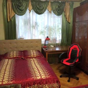 Сдам кімнату Печерський р-н вул Предславинська 38,поруч метро