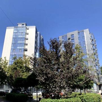 Терміново продаю квартиру в центрі міста ,73 кв м ,ціна 76  000$+ безкоштовно гіпсокартон та двері прихованного монтажу для всієї квартири ЖК Oasis