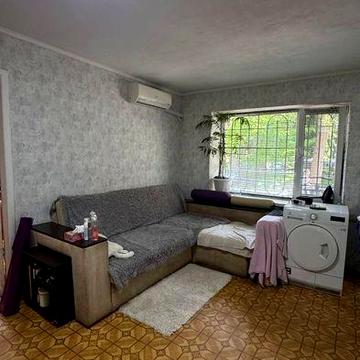 Черёмушки /парк Горького  Продам 2-х комнатную квартиру 42 кв.м.  1 этаж  Хрущёвка  Без комиссии