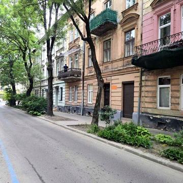 Продається 2-х кімнатна квартира під комерцію вул. Меретина (Привокзальна-Городоцька)